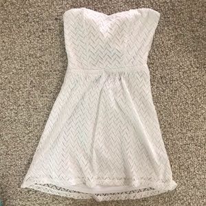 🌸 Strapless White Dress